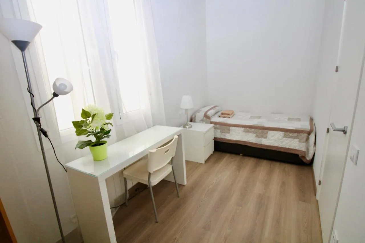 홈스테이 Rooms Gran Via 바르셀로나 스페인