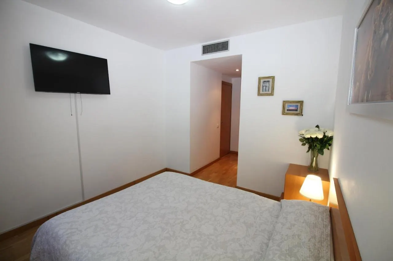 Rooms Gran Via Barcelona 0*,  Spain